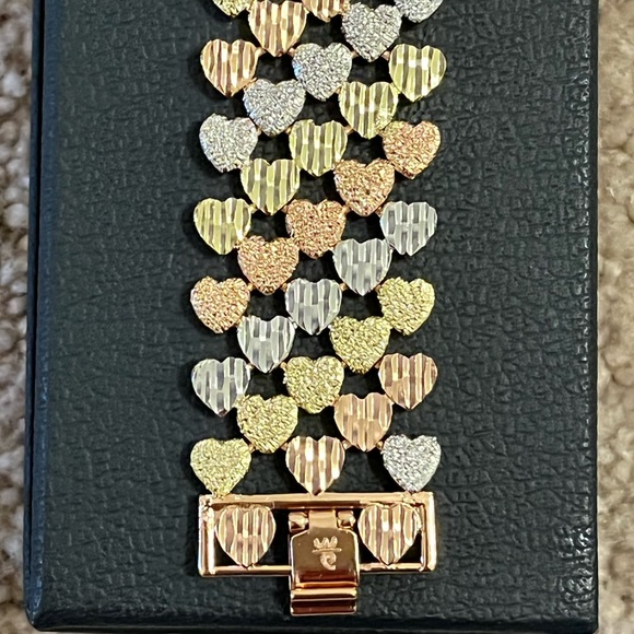 Beautiful Danbury Mint heart bracelet. Gold, silver and rose gold tones. - Picture 7 of 11